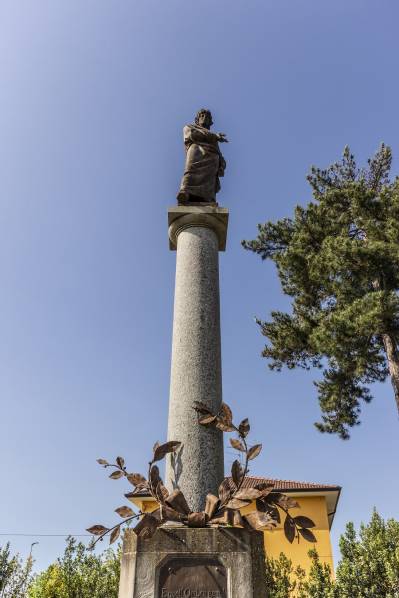 Pietole_Monumento_Virgilio